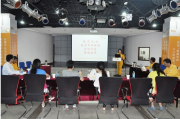 腾讯大豫网经理申红亮给洛师美院学子做报告