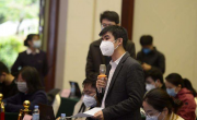 洛阳醉酒男子深夜抄近路遇糗事 被卡墙缝俩小时