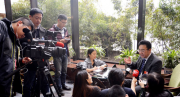 洛阳现低碳婚礼 56辆单车迎亲赚足眼球收获幸福