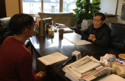 洛阳一所小学出现足球操 学生人手一个球